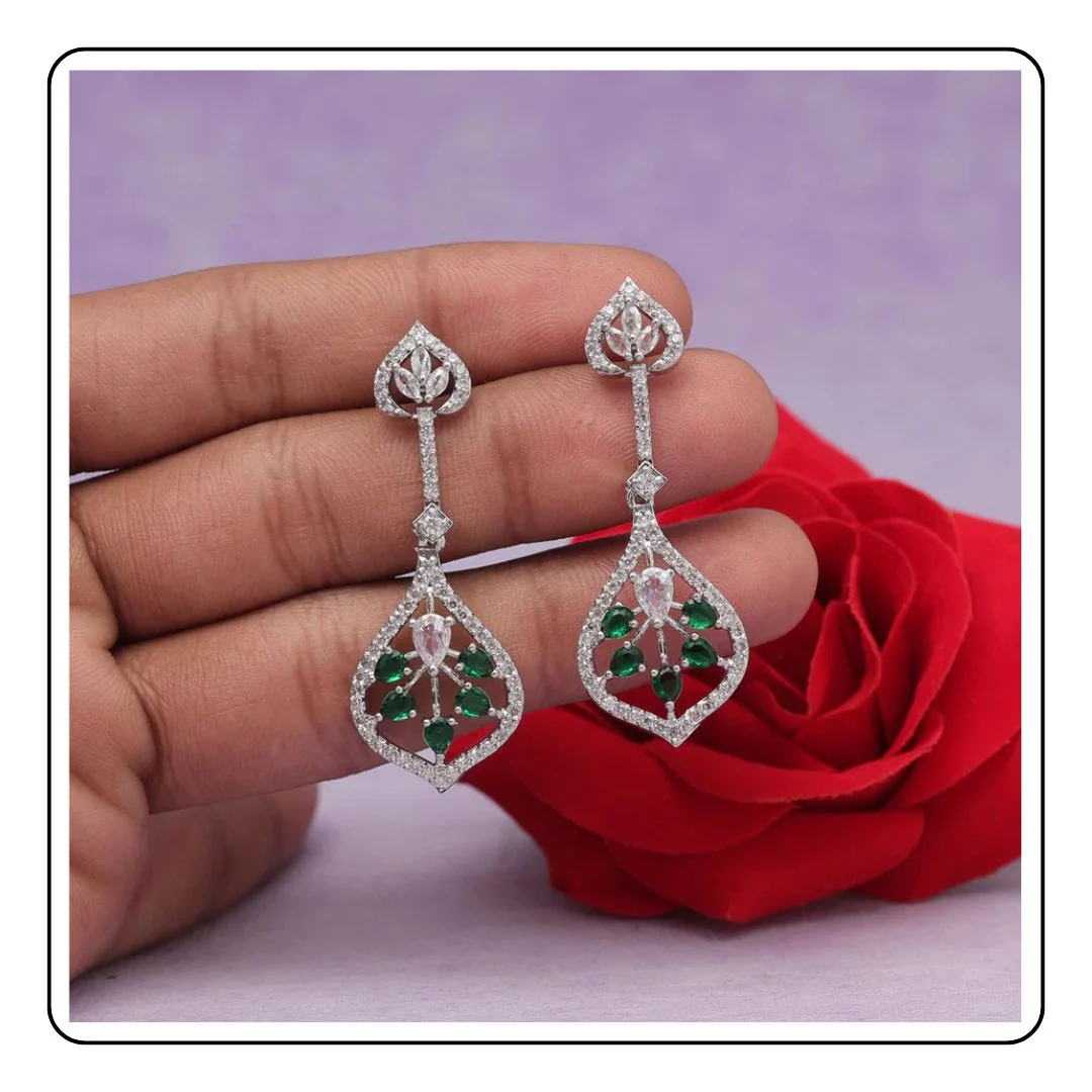 Green stone earrings - LIMITED EDITION - Sattva Best of India - Green stone earrings on hand picture 1
