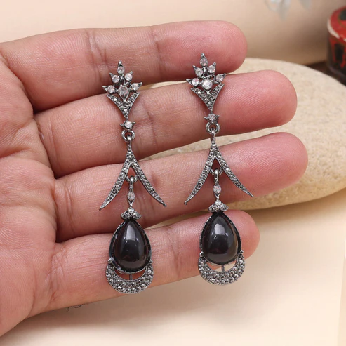 black color fashion earrings